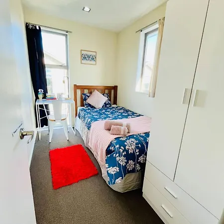 City Fringe Private Room - Your Urban Escape!